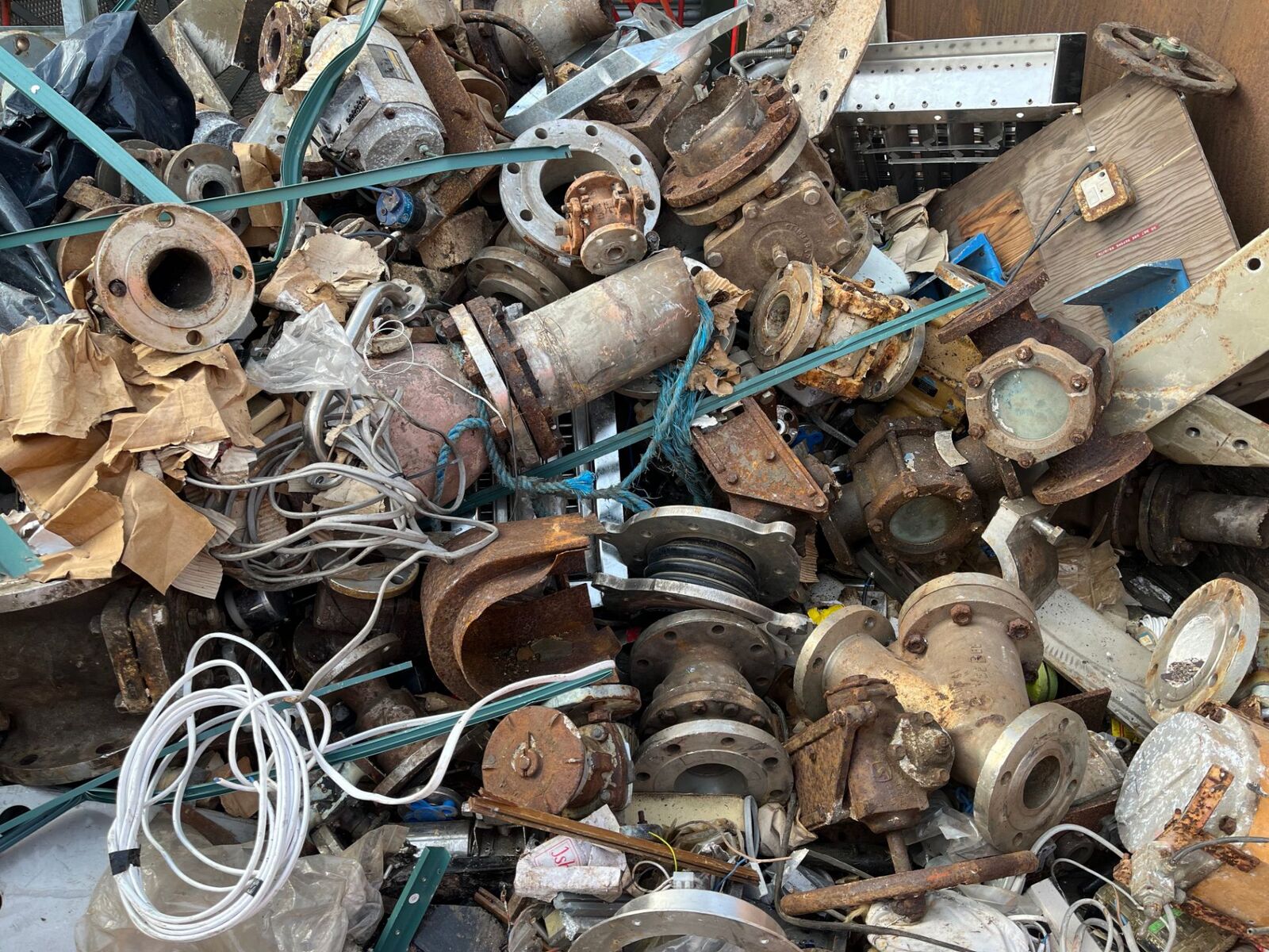 Mixed metal scrap in the yard