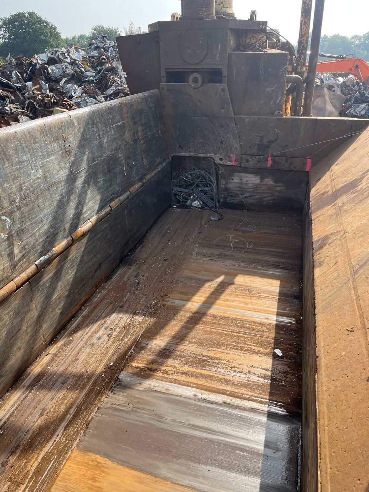 Empty feed box of the Harris shear